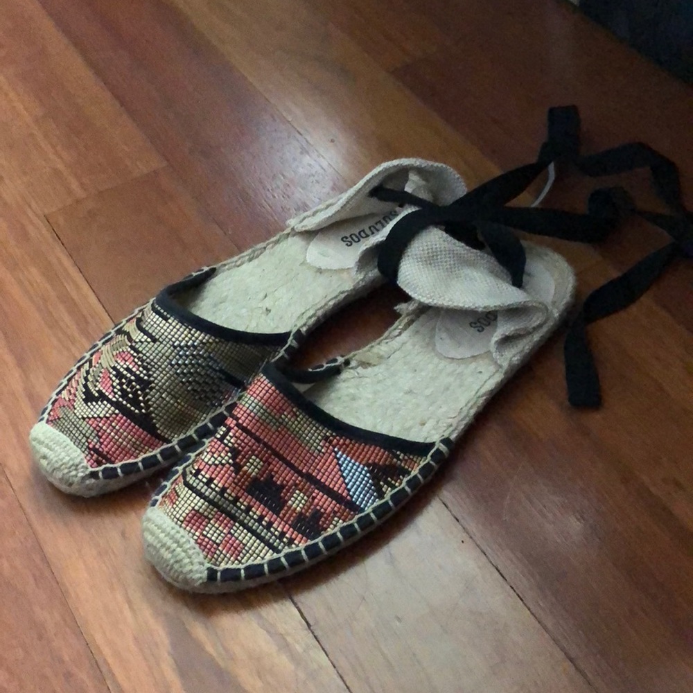 Soludos tie up slides